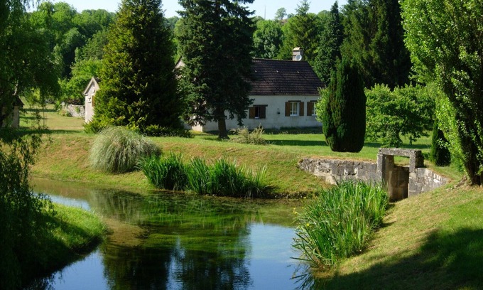 Druyes-les-Belles-Fontaines Cottage | Eco-friendly self-catering cottage in Burgundy