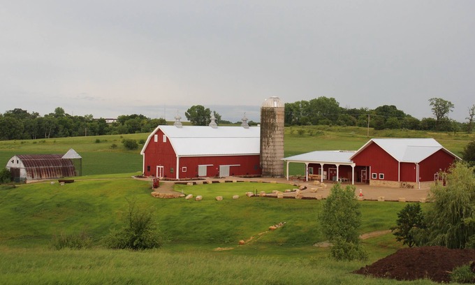 Dodgeville Cottage | Eco-Friendly/Sustainable White Oak Savanna Events Farm and Sanctuary