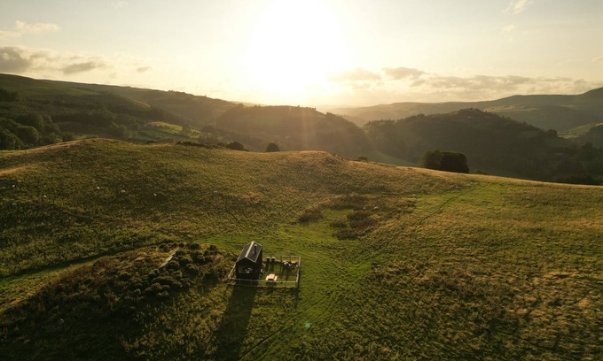 Llangollen Cabin | Eco Off-Grid Luxury Cabin, Panoramic Views & Fire Pit In North Wales