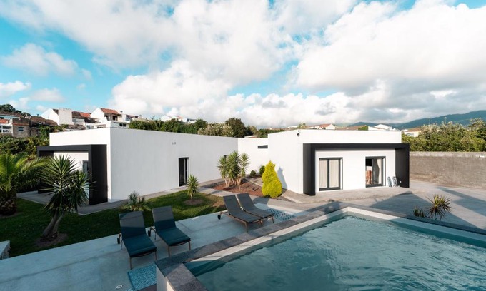 Ribeira Grande Cabin | Eco Surflodge Azores