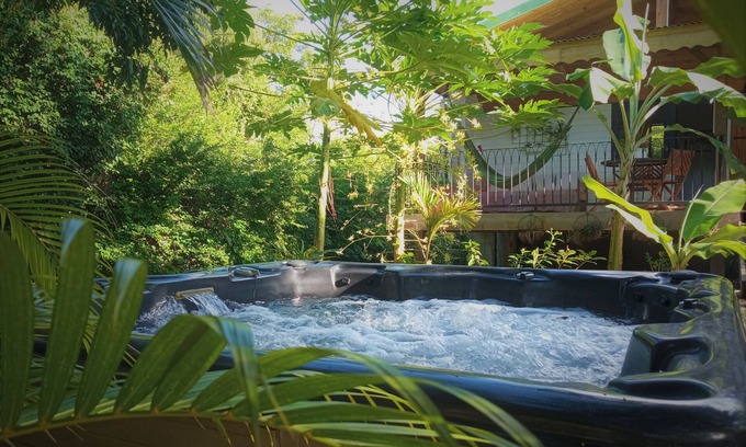 Saint-Louis House | Ecolodge Laïloas: Nice bungalow in a tropical garden with jacuzzi