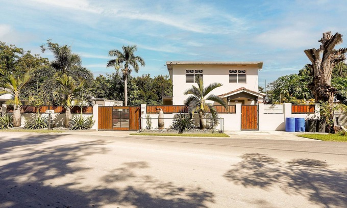 Monte Grande House | EcoMar Rentals House: Nature, Pool & Beach