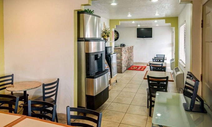 Canyon Acres Hotel | Econo Lodge Albuquerque East