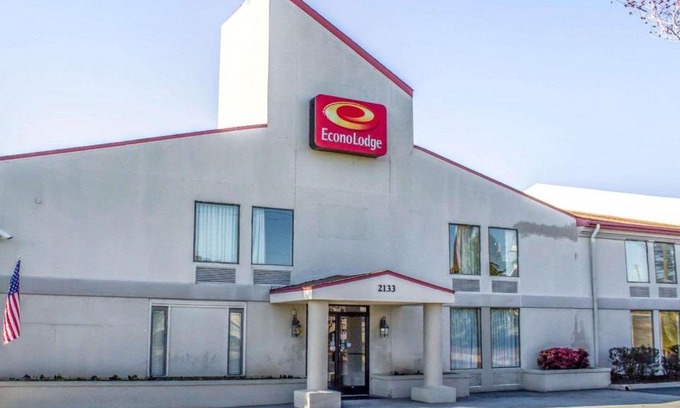 Burlington Cabin | Econo Lodge Burlington I-40