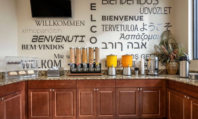 Kissimmee Hotel | Econo Lodge Inn & Suites Maingate Central
