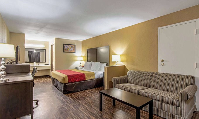 Matthews Hotel | Econo Lodge Inn & Suites Matthews - Charlotte