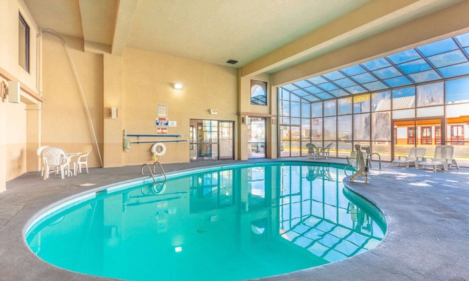 Clarksville Hotel | Econo Lodge Inn & Suites