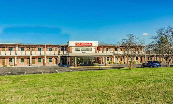 Lexington Cabin | Econo Lodge Lexington Downtown near I-81