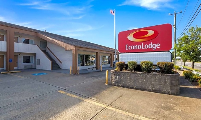 North Camellia Acres Hotel | Econo Lodge Little Creek