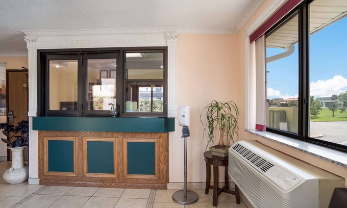 Fredericksburg Hotel | Econo Lodge Spotsylvania Town Center