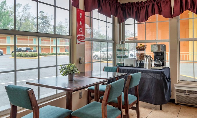 Tallahassee Hotel | Econo Lodge Tallahassee
