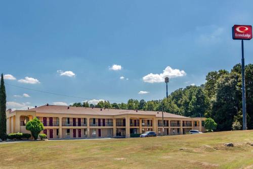Union City Cabin | Econo Lodge Union City - Atlanta South