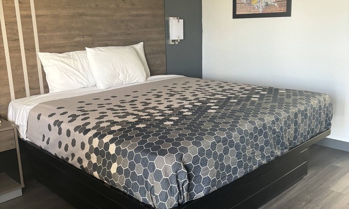 Calhoun Hotel | Econo Lodge