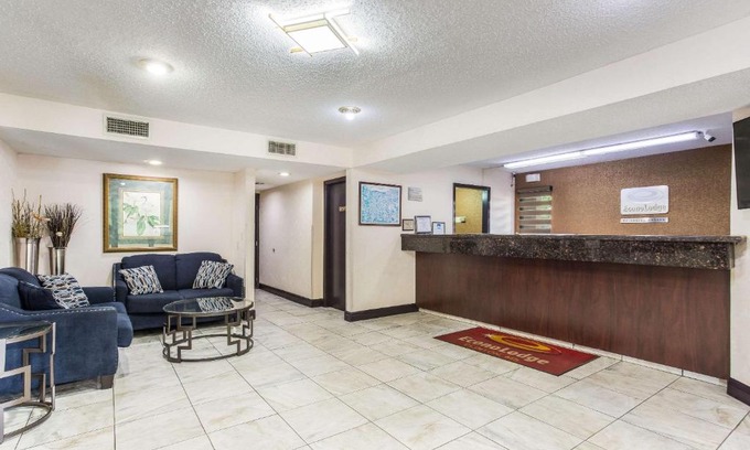 Clinton Cabin | Econo Lodge