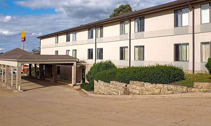 Maquoketa Hotel | Econo Lodge