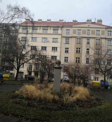 Kosire Apartment | Economy flat 18 minutes from Vaclavske namesti