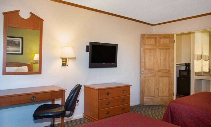 Wichita Hotel | Economy Hotel Wichita- Florence St.