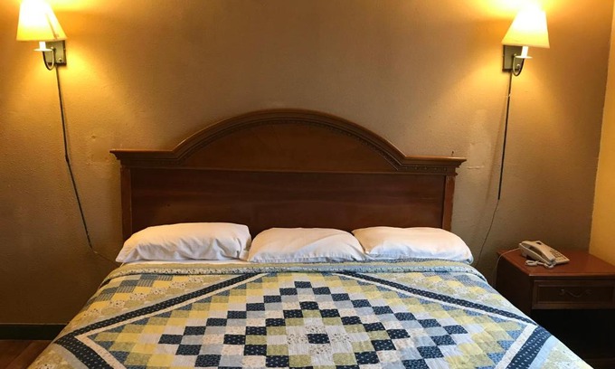 Fort Wayne Hotel | Economy Inn