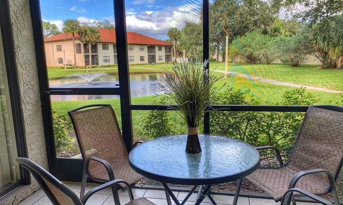 South Bradenton Apartment | ED-Pool, Tennis, Pickle ball, near Beaches and IMG, Shorewalk condo 2 Bedroom/2 Bath lake view