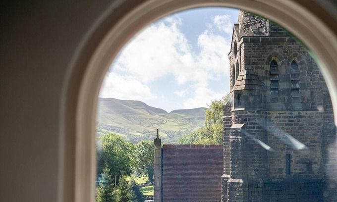 Edale Apartment | Edale - Loft with a view