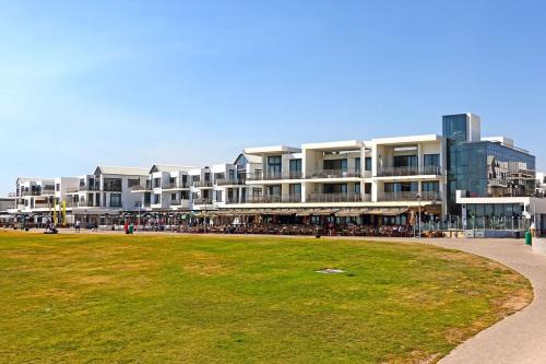 Big Bay Apartment | Eden on the Bay 189 by HostAgents