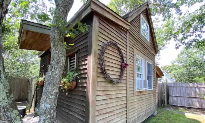 Edgartown House | Edgartown Vineyard Cottage. A Glamping Experience!