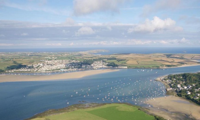 Treator Cabin | Edge of Padstow, 2 bedroom luxury lodge