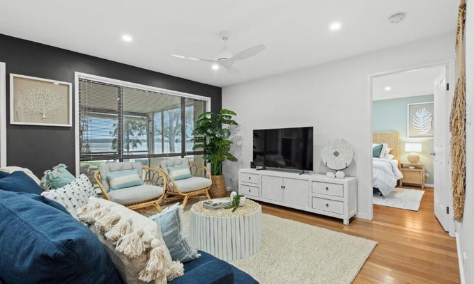 St. Georges Basin House | Edge Water - Belle Escapes Jervis Bay