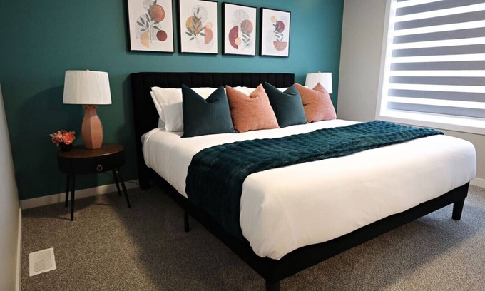 West Edmonton House | Edgemont Escape |A/C|Family Friendly|WEM|Disney+