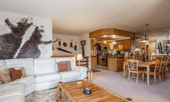 June Lake Apartment | Edgewater 18