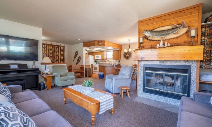 June Lake Condo | Edgewater #2 Lakeview, Upper unit, upgraded unit, brand new carpet