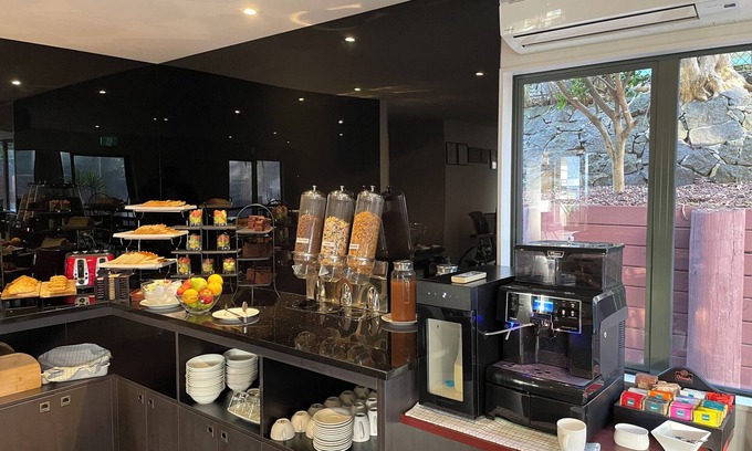 Greenlane Hotel | Edit Auckland Greenlane