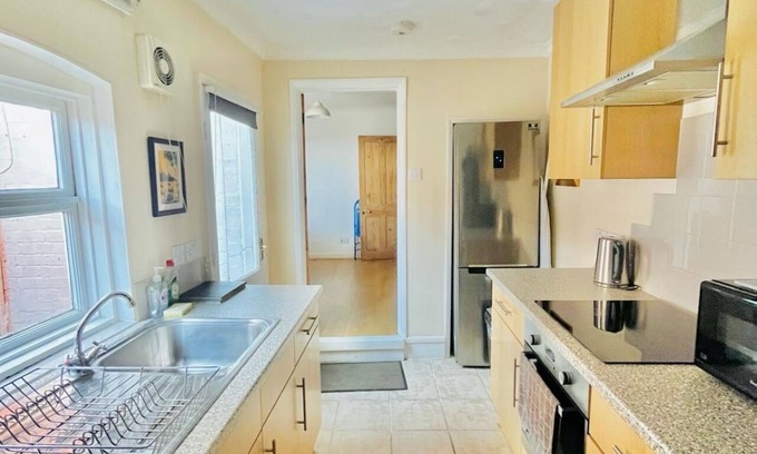 City Centre Cottage | Edwards Cottage - Grove Road Cottages