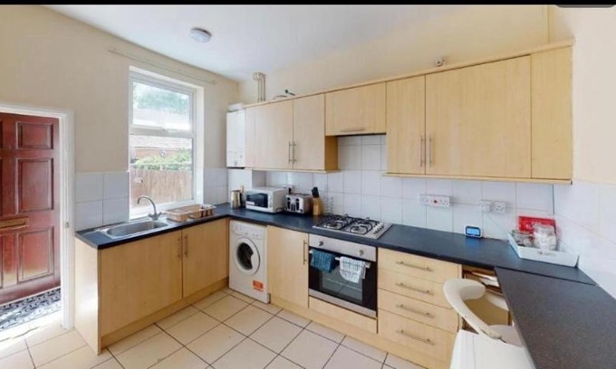 Northfield House | EEJs Cosy 2 bed terrace - close to station