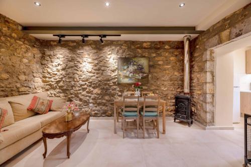 Messini House | Eftichia's Nomad stone house