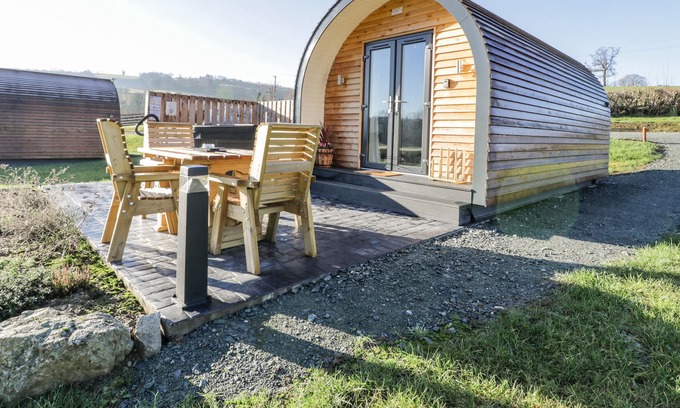 Llanfyllin Cottage | EFYRNWY, romantic, character holiday cottage in Llanfyllin
