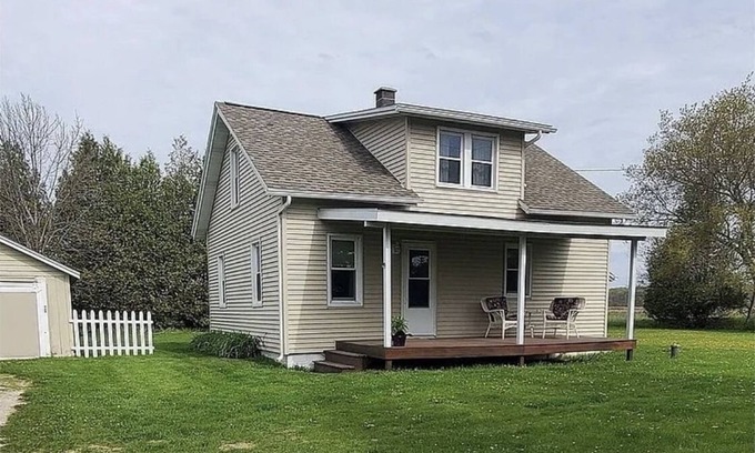 Egg Harbor House | Egg Harbor Getaway. Close to it all: Town, beach, Fun Park etc. & pet friendly!