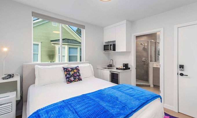 East Queen Anne Apartment | Einstein's Time-Traveling Sweet Suite