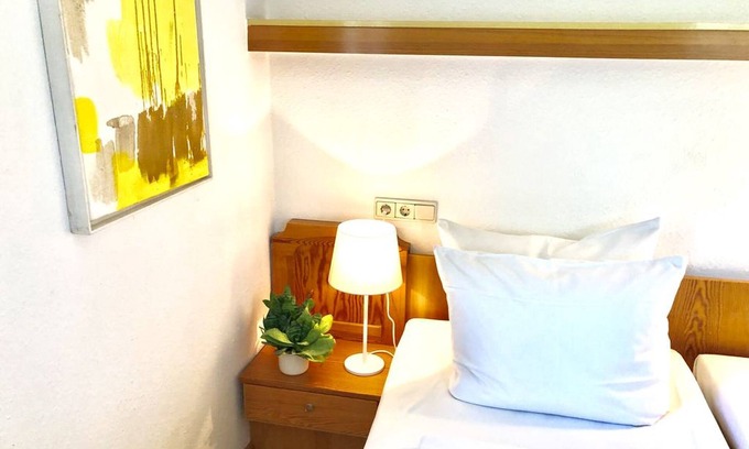 Merzhausen Apartment | Einzelzimmer mit Dusche und WC