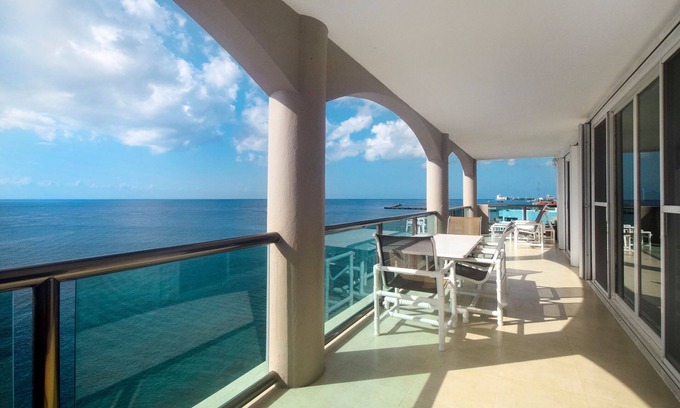Colonia Andres Condo | El Cantil 6CN Luxurious 6th floor Oceanfront Condo