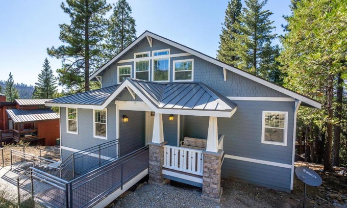 Yosemite West House | El Capitan Loft