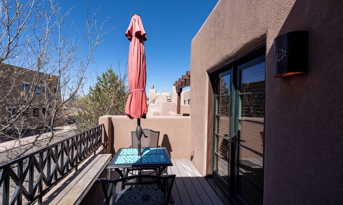 Downtown Santa Fe House | El Corazon by VTrips