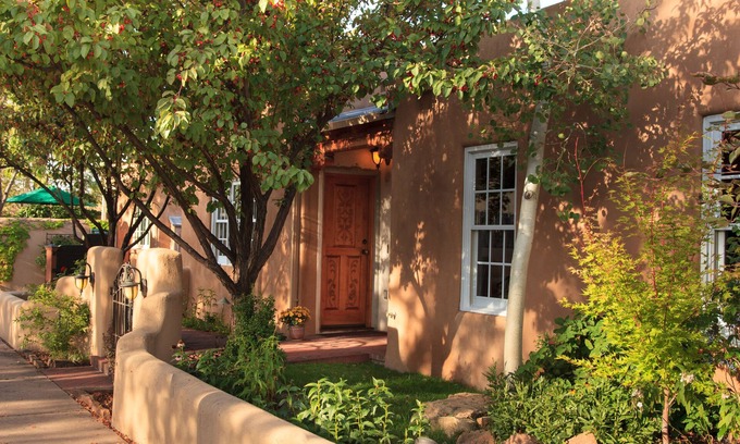 Downtown Santa Fe Bed & Breakfast | El Farolito Bed & Breakfast Inn