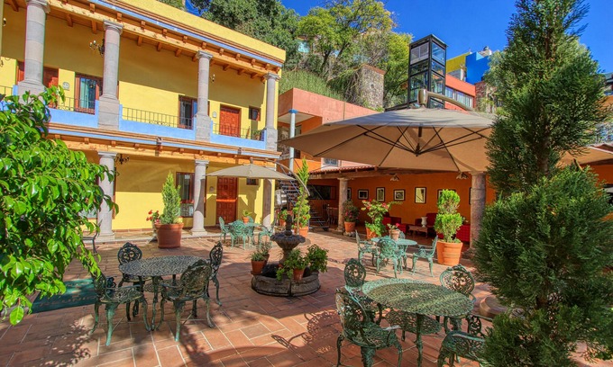 Zona Centro Hotel | El Mesón de los Poetas