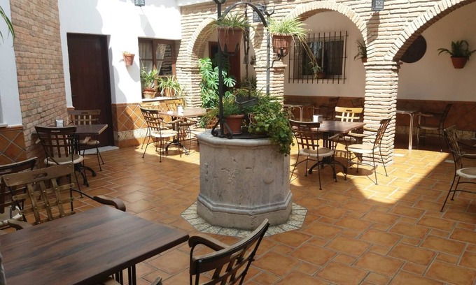 Paterna de Rivera Hotel | El Perro de Paterna