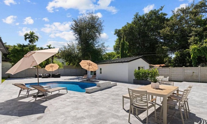 El Portal House | El Portal Oasis with Pool, BBQ, 3BR, Studio Gem