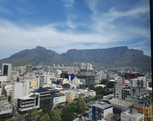 Bo'Kaap Apartment | El Roi Coastal & Central Suites with Mountain Views