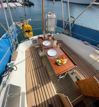 Puerto Calero Boat Rental | El Velero