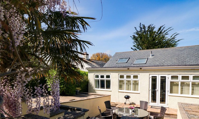 Galmpton Cottage | ELBERRY HOUSE, family friendly, with a garden in Paignton