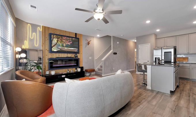 Decatur House | Electric & Vibrant home 15 min from Downtown ATL